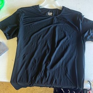 32 Cool dry-fit tee size L